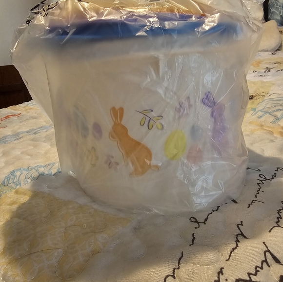 Tupperware easter canisters - Picture 2 of 4
